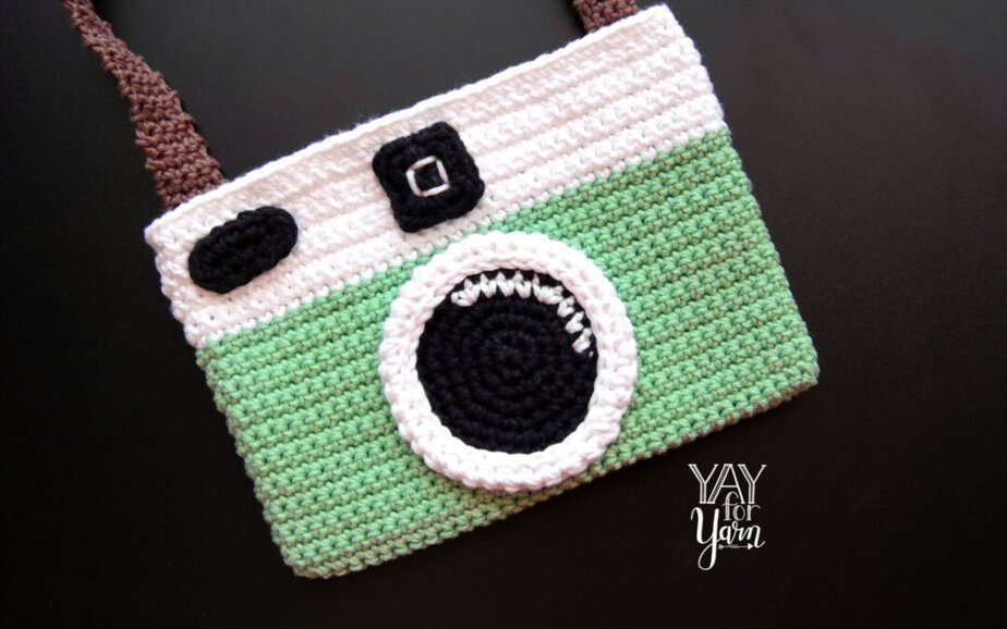 Vintage Camera Purse – Free Crochet Pattern